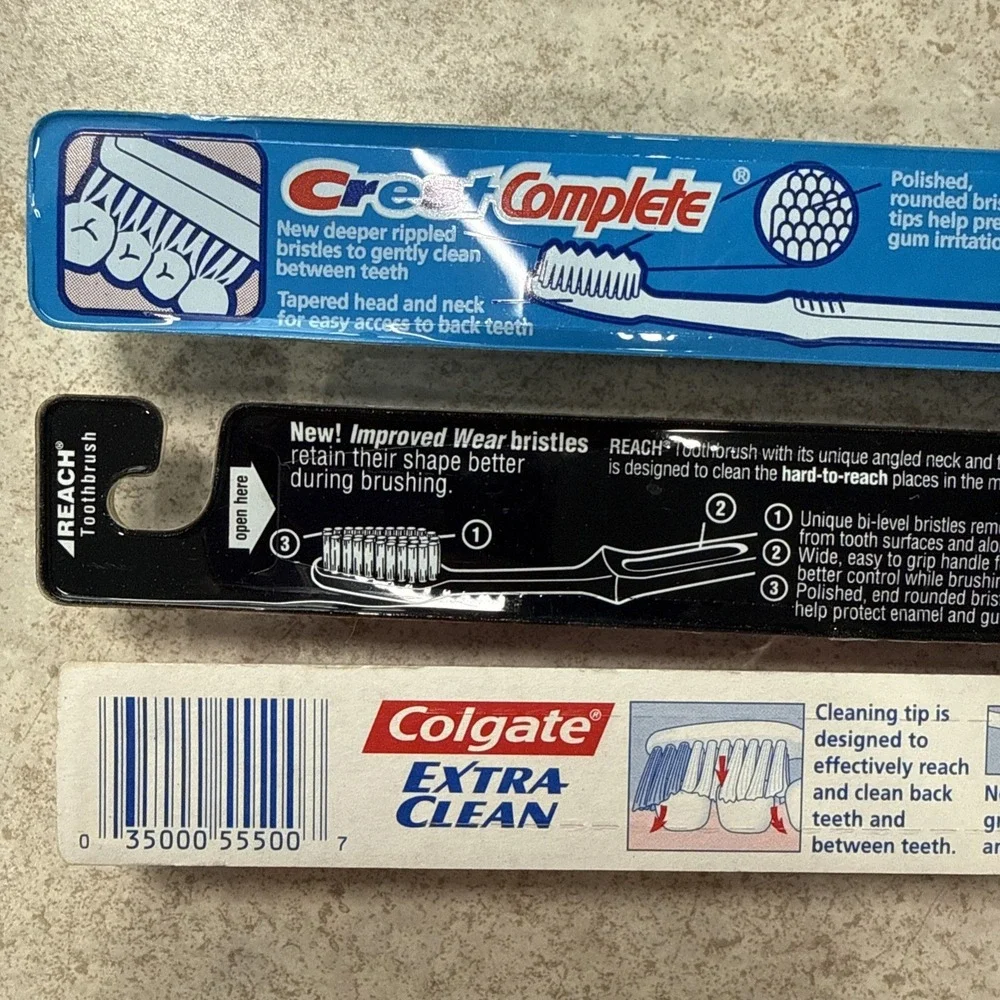New VTG 90s Toothbrush Lot of 3 Crest Colgate Reach Soft Pull J1